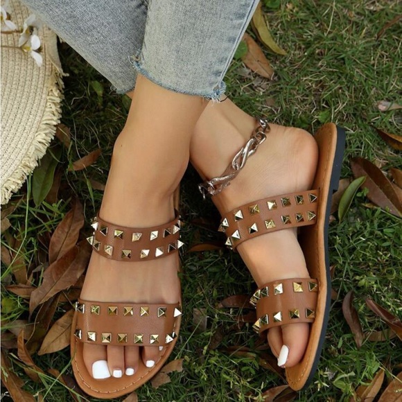 Women's Fashionable Rivet Studded Strappy Flat Sandals - Picture 2 of 4